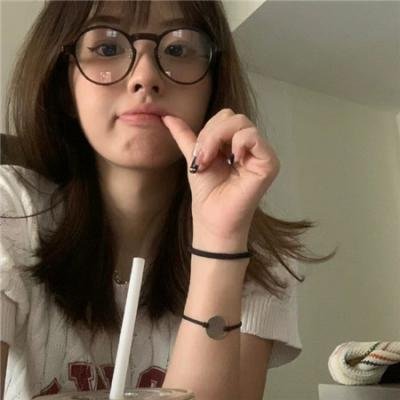 穿黄鞋的人是凶手